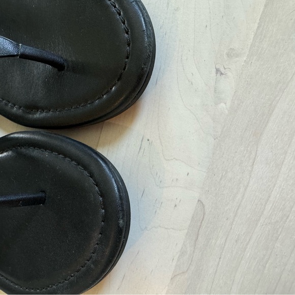 Tory Burch Marsden Flat Thong Sandal Black Leather Size 7 With Dust Bag - Picture 7 of 9